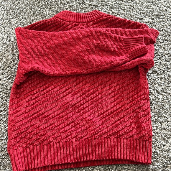 Women’s red universal thread sweater size xsmall. Shorter but not cropped. - Picture 5 of 5